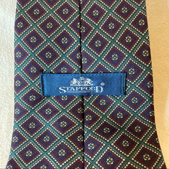 FREE IF BUNDLED Stafford Neck Tie Rosette & Diamond 100% Silk One Size OS EUC - Picture 4 of 5